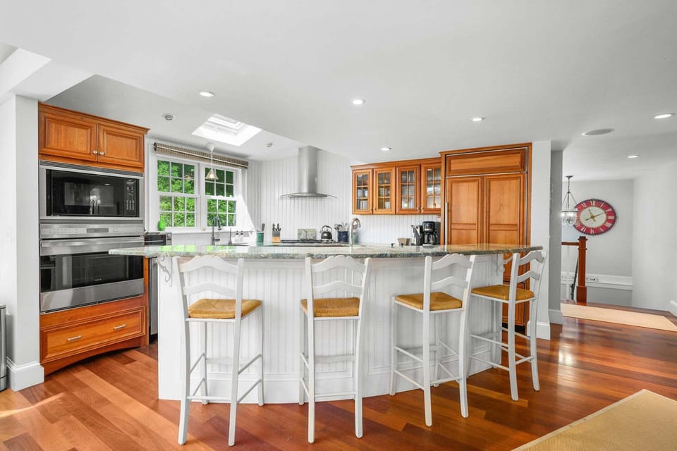 Additional seating for four at the nearby kitchen island