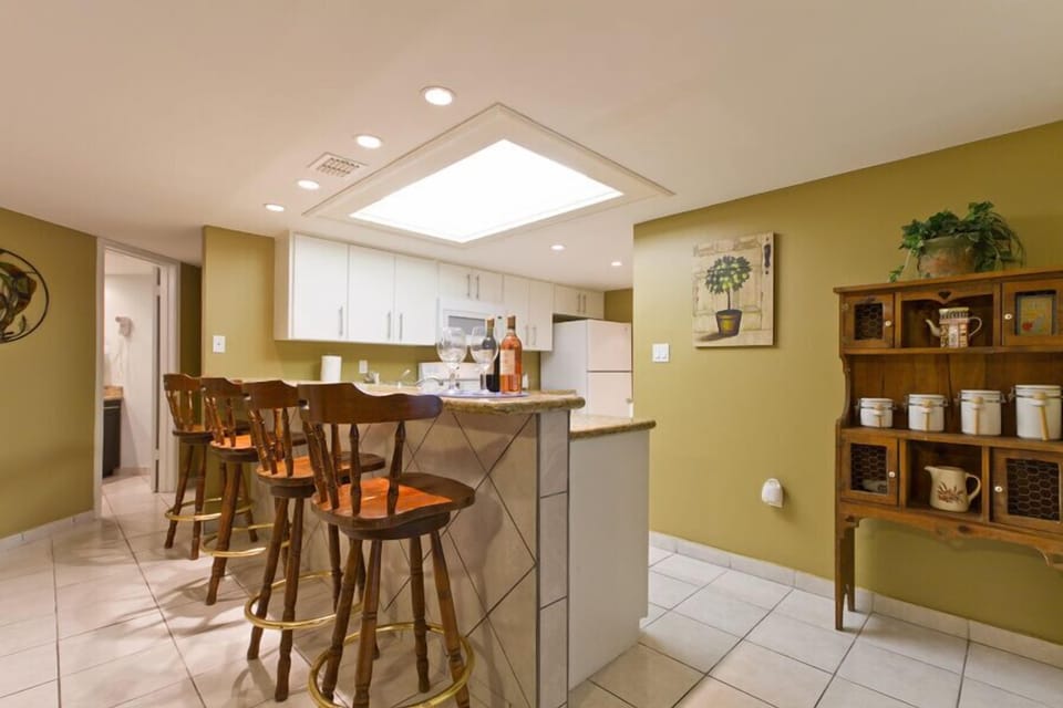 Saida IV 304 Kitchen Bar