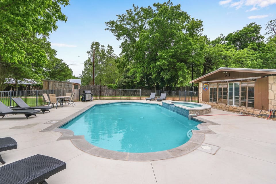 Luxurious pool