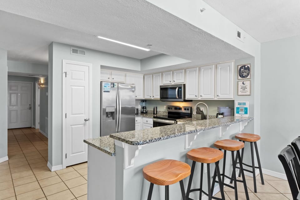 Kitchen - Additional seating at the breakfast bar.