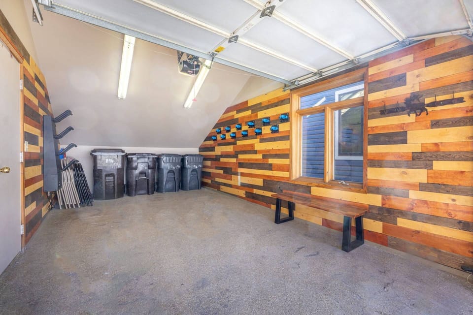 Newly added ski locker in private garage. With boot warmers!