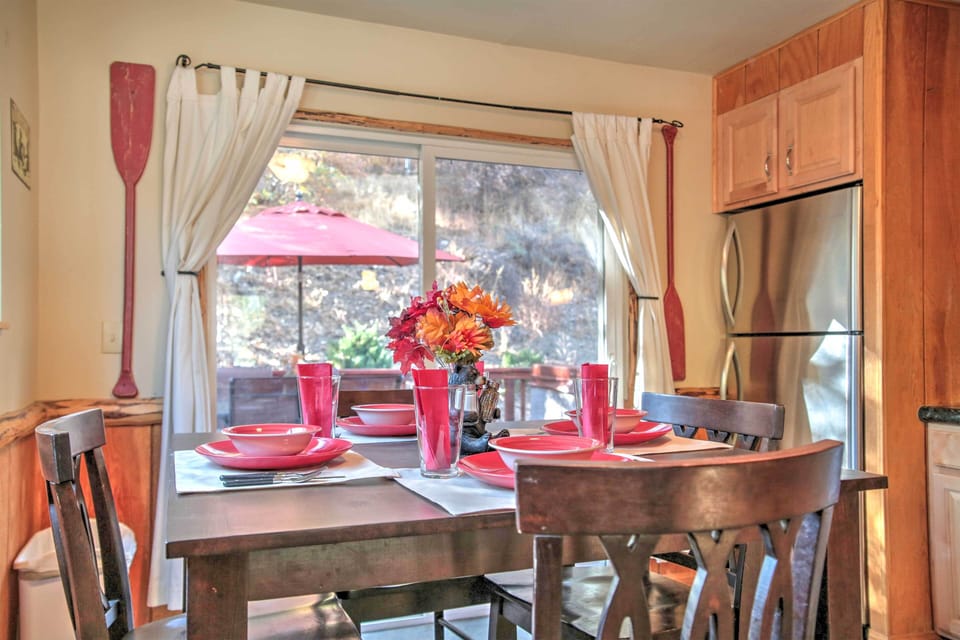 Dining Space | Dishware & Flatware Provided