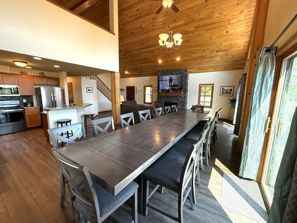Dining Area with Tables & Seating