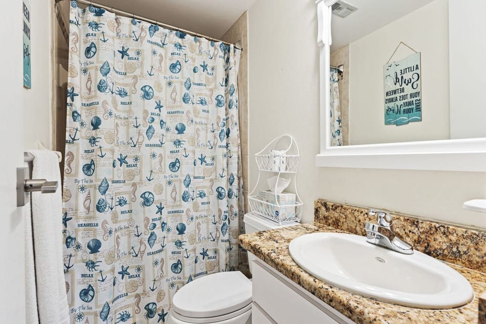 Master ensuite bathroom