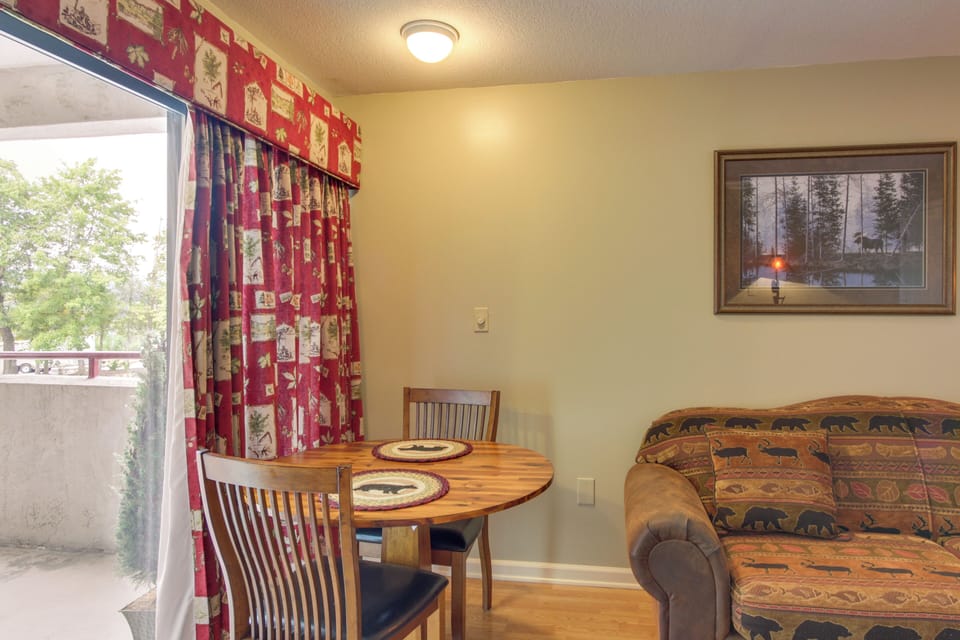 Dining Space | Dishware & Flatware Provided