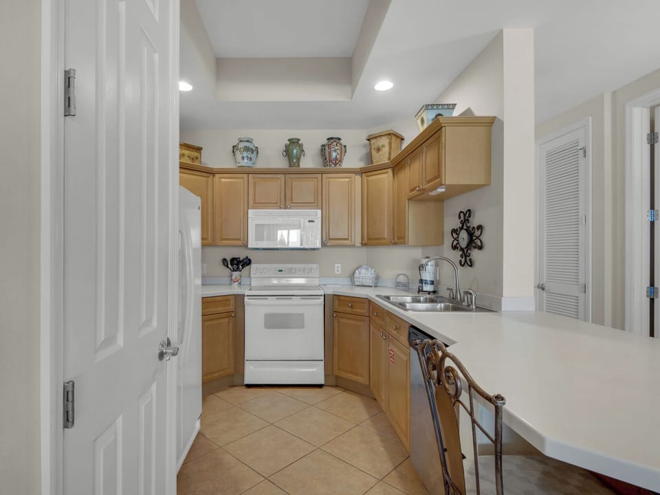 Fully Stocked Kitchen