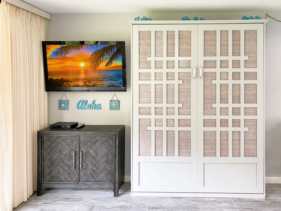 Queen size murphy bed for more sleeping options.