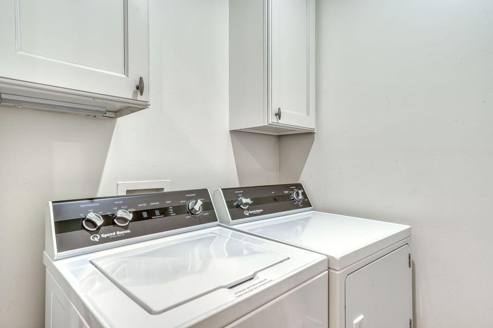 Full Size Washer and Dryer with Plenty of Laundry Supplies!!