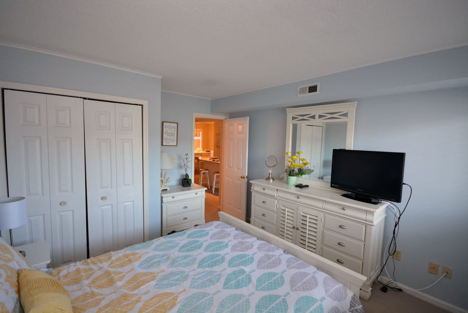 Queen-2nd Bedroom