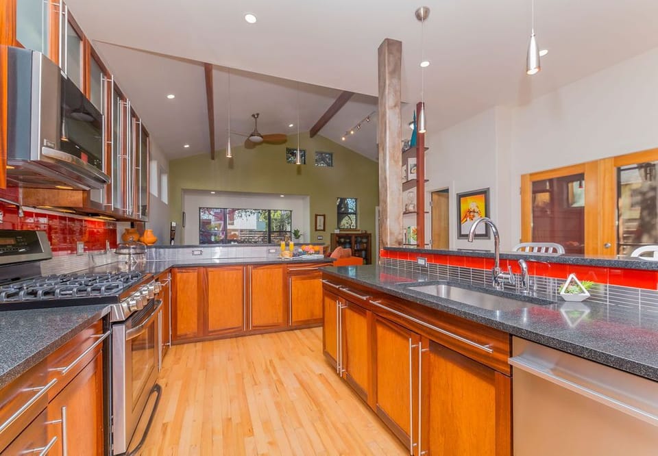 Kitchen - Walker Luxury Vacation Rentals