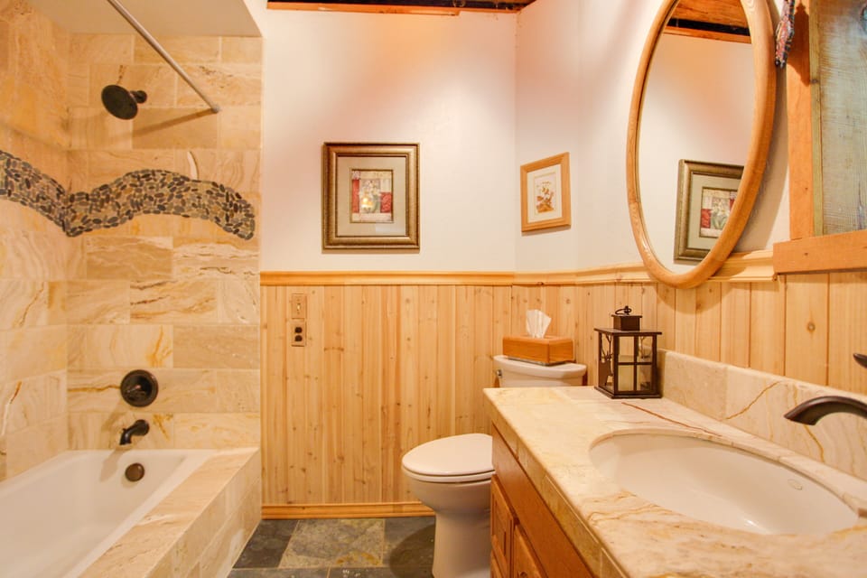 Bathroom | Towels Provided