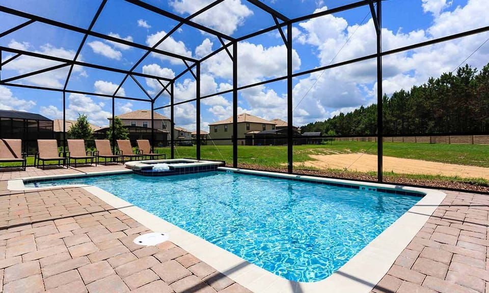 [amenities:screened-in-pool:3] Screened In Pool