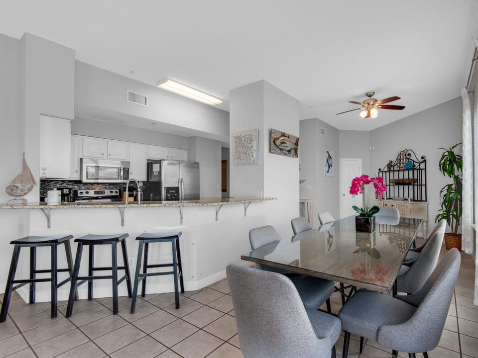 Kitchen with Breakfast Bar Seating