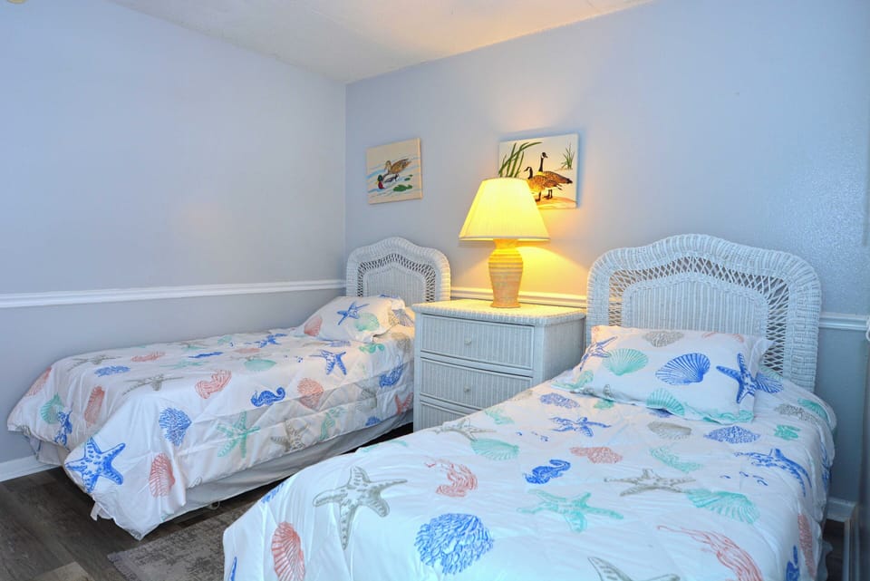 TWIN-BEDROOM