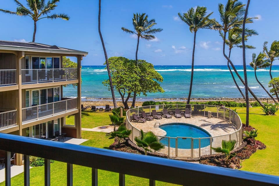 Beautiful Oceanfront Views from 3rd (top) floor Lanai