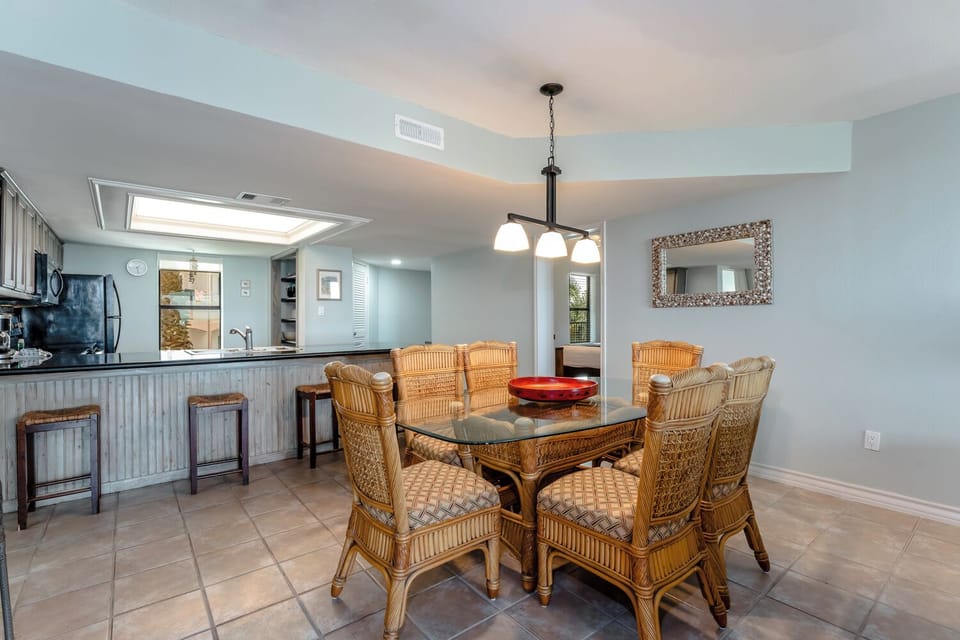 Our dining area seats 6 with 4 additional seats at our breakfast bar. The light and laughter of your first vacation breakfast will warm up the space with unforgettable memories. Enjoy!