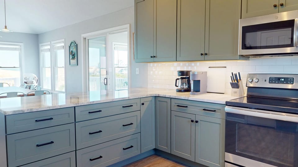 Fantastic new kitchen - Fantastic new kitchen at Kaptain's Treasure vacation rental, Carova Beach 4x4 Northern Outer Banks NC