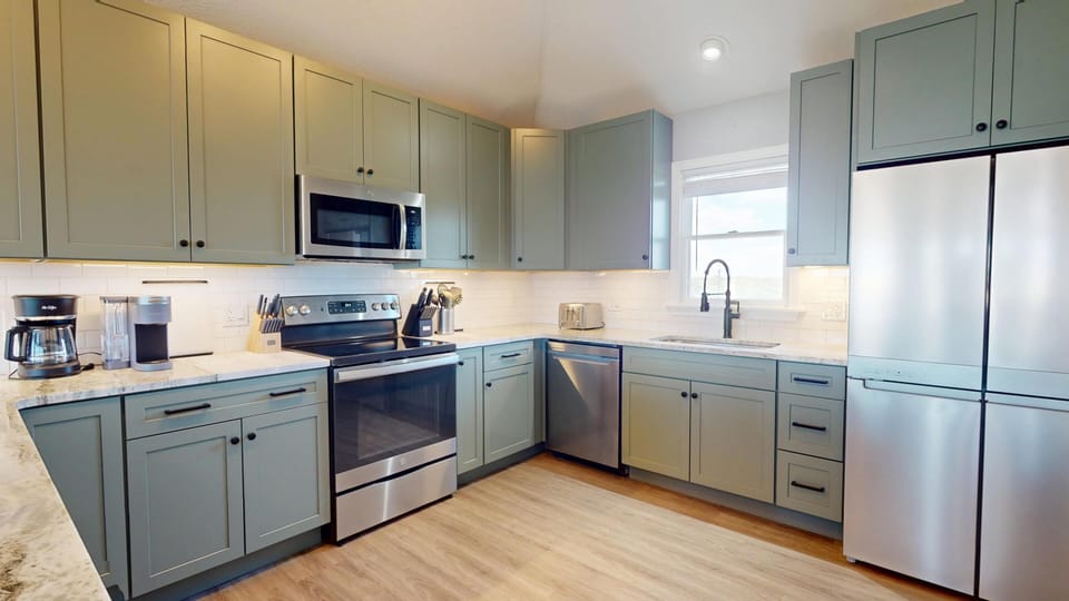 BRAND NEW kitchen!! - BRAND NEW kitchen at Kaptain's Treasure vacation rental, Carova Beach 4x4 Northern Outer Banks NC
