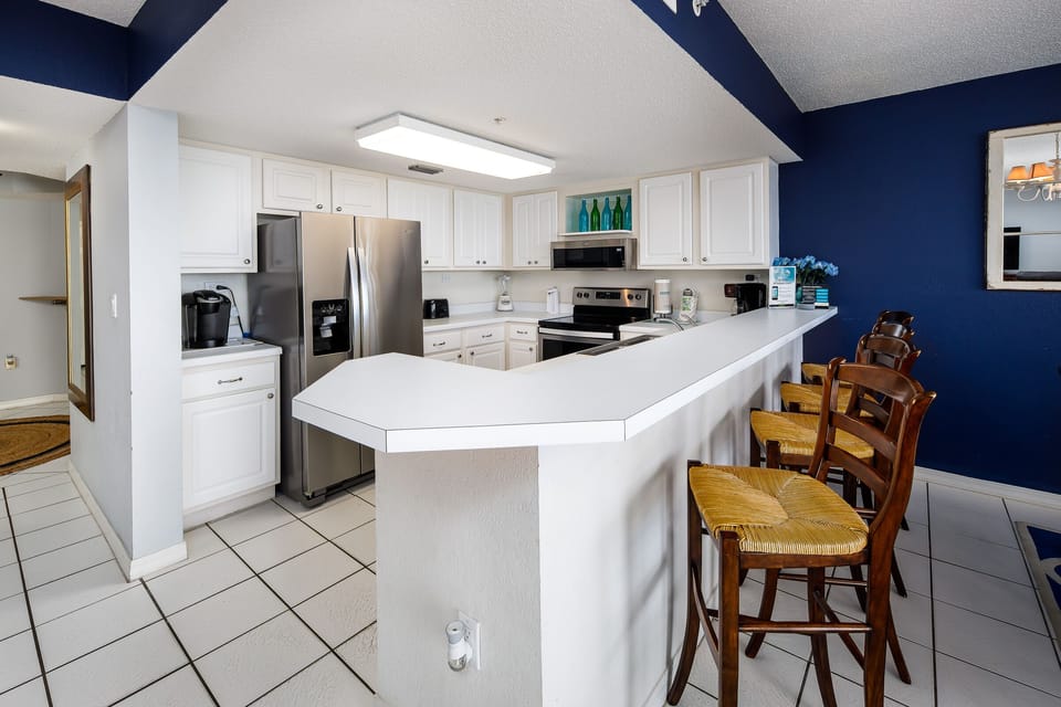 Breakfast Bar - Enjoy lunch or a snack at the breakfast bar!