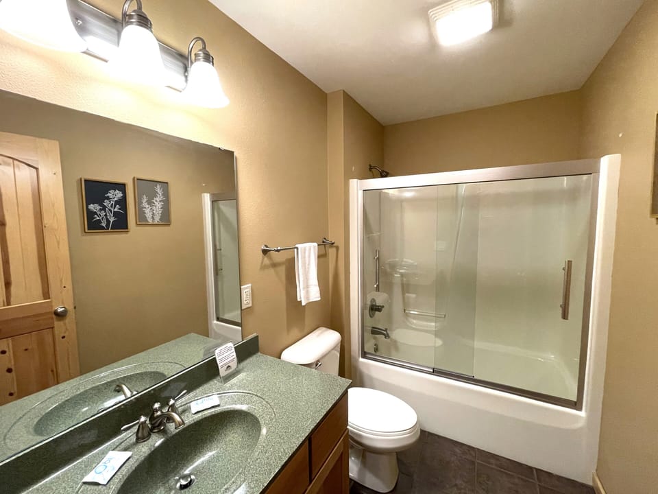 Bathroom 2 with Shower/Tub Combo on Main Level