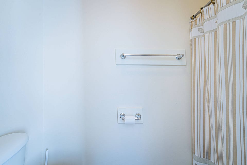 Upper Level En Suite