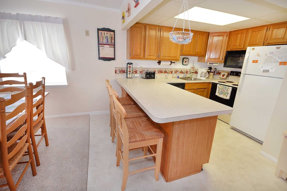 Kitchen with Breakfast Bar