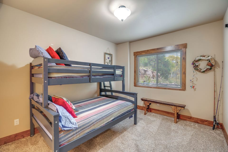 Bedroom 5 | Lower Floor | Twin/Queen Bunk Bed