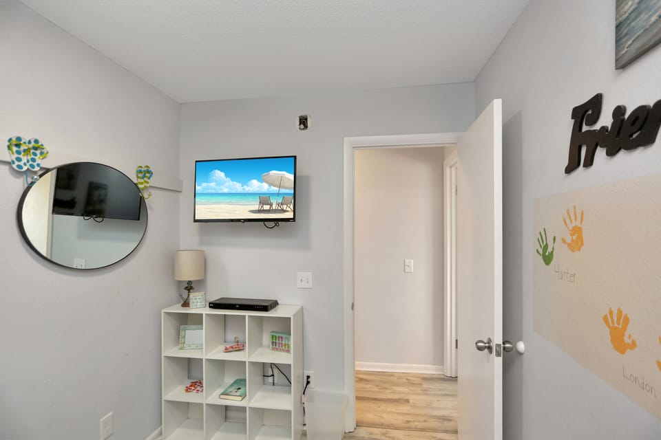 Bedroom 2 - TV