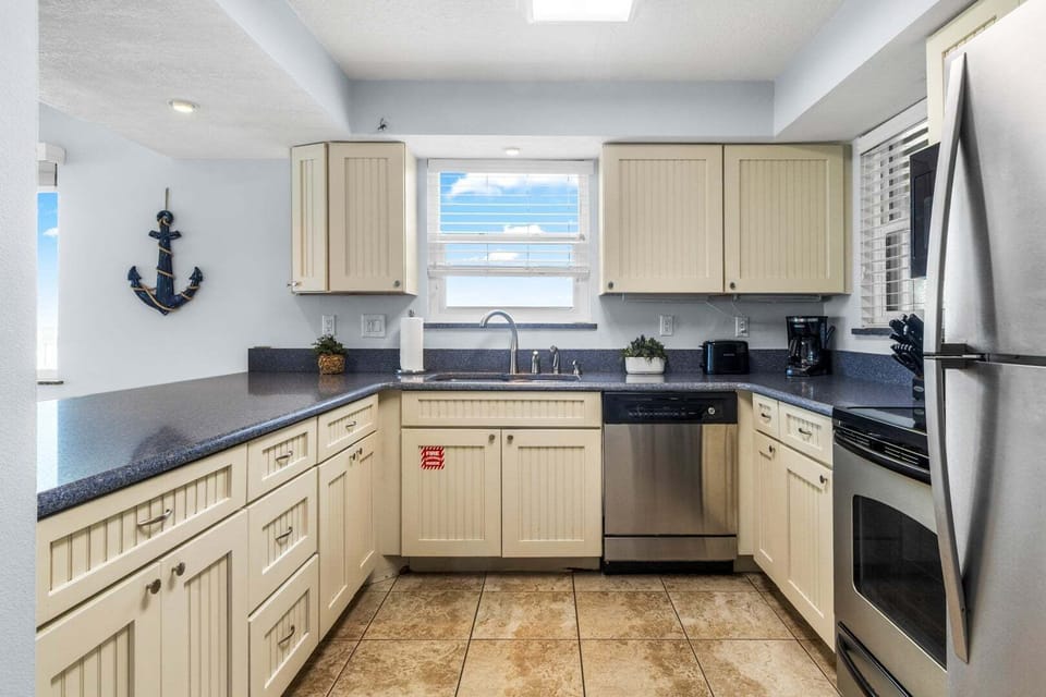 Fully equipped kitchen with everything you need