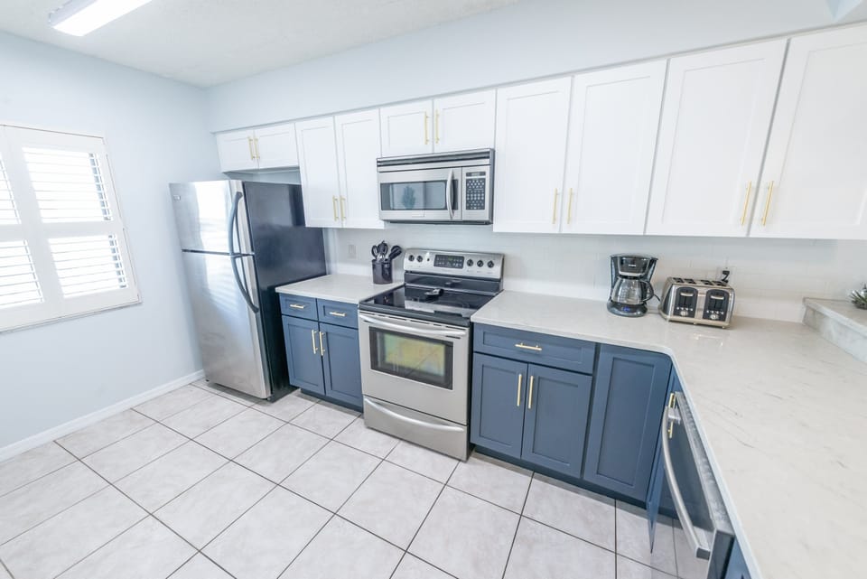 Very spacious kitchen with ample cabinetry and appliances