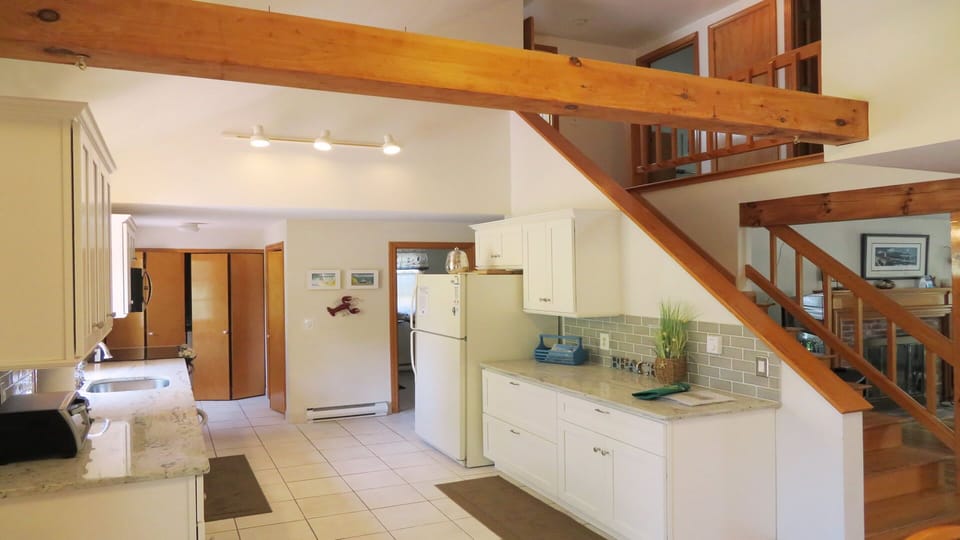 Fully equipped new kitchen with dishwasher - washer /dryer in closet by back entry door - 180 Hardings Beach Road Chatham Cape Cod - New England Vacation Rentals