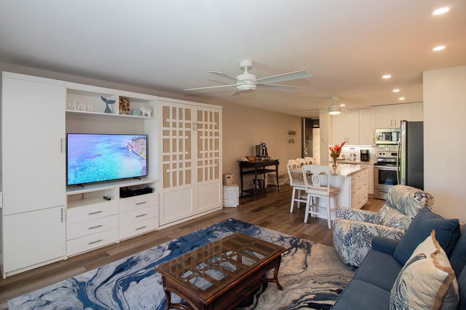 Living Area/Murphy Bed