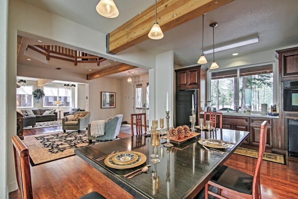 Dining Area | Dishware Provided