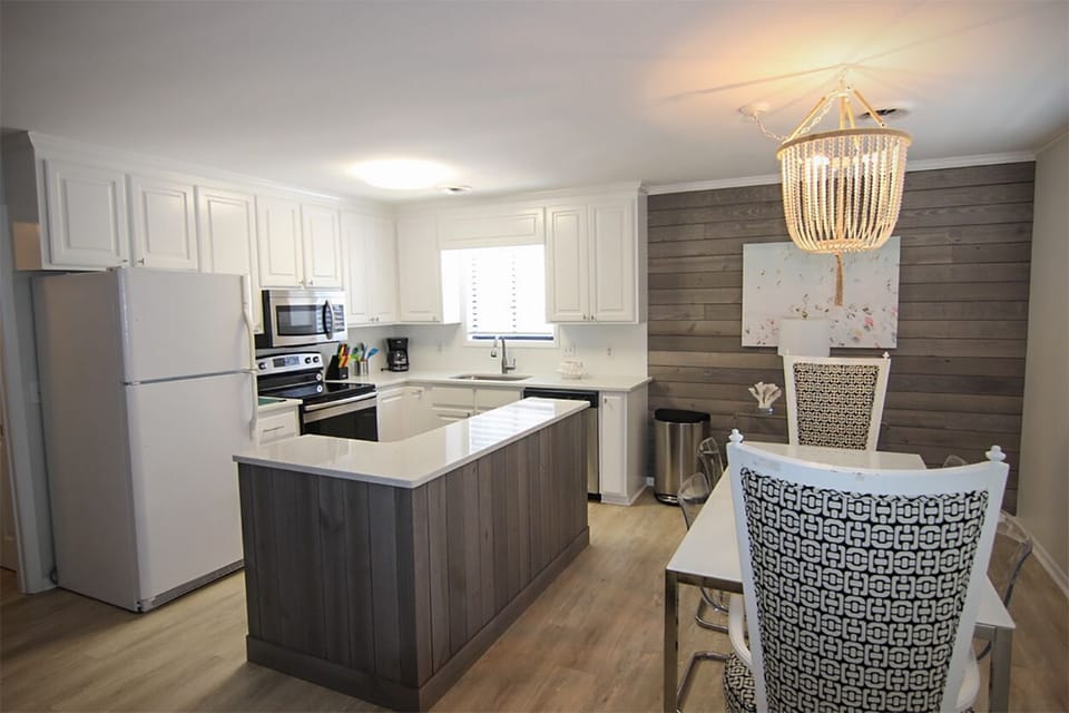 Kitchen & Dining Area