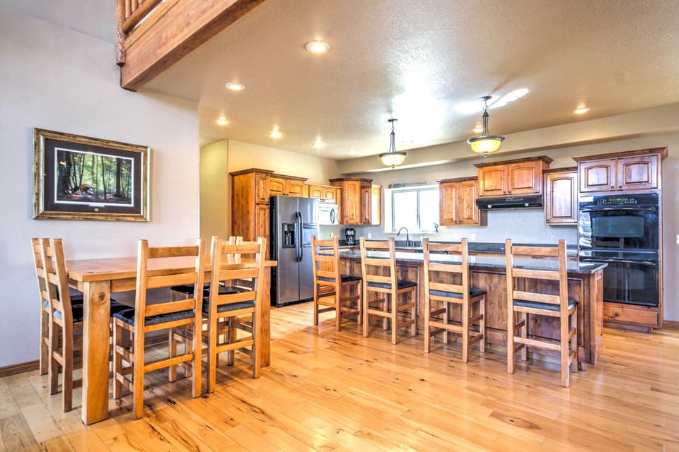 Dining Table | Dishware Provided