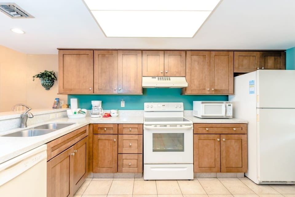 Our vacation home has a fully equipped kitchen with full-size appliances. Stop by our charming local grocery, Blue Marlin, for groceries then whip up a homestyle snack for the family.