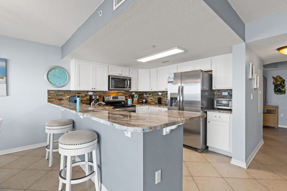 Kitchen - Enjoy the Gulf views while you prepare breakfast for your loved ones.