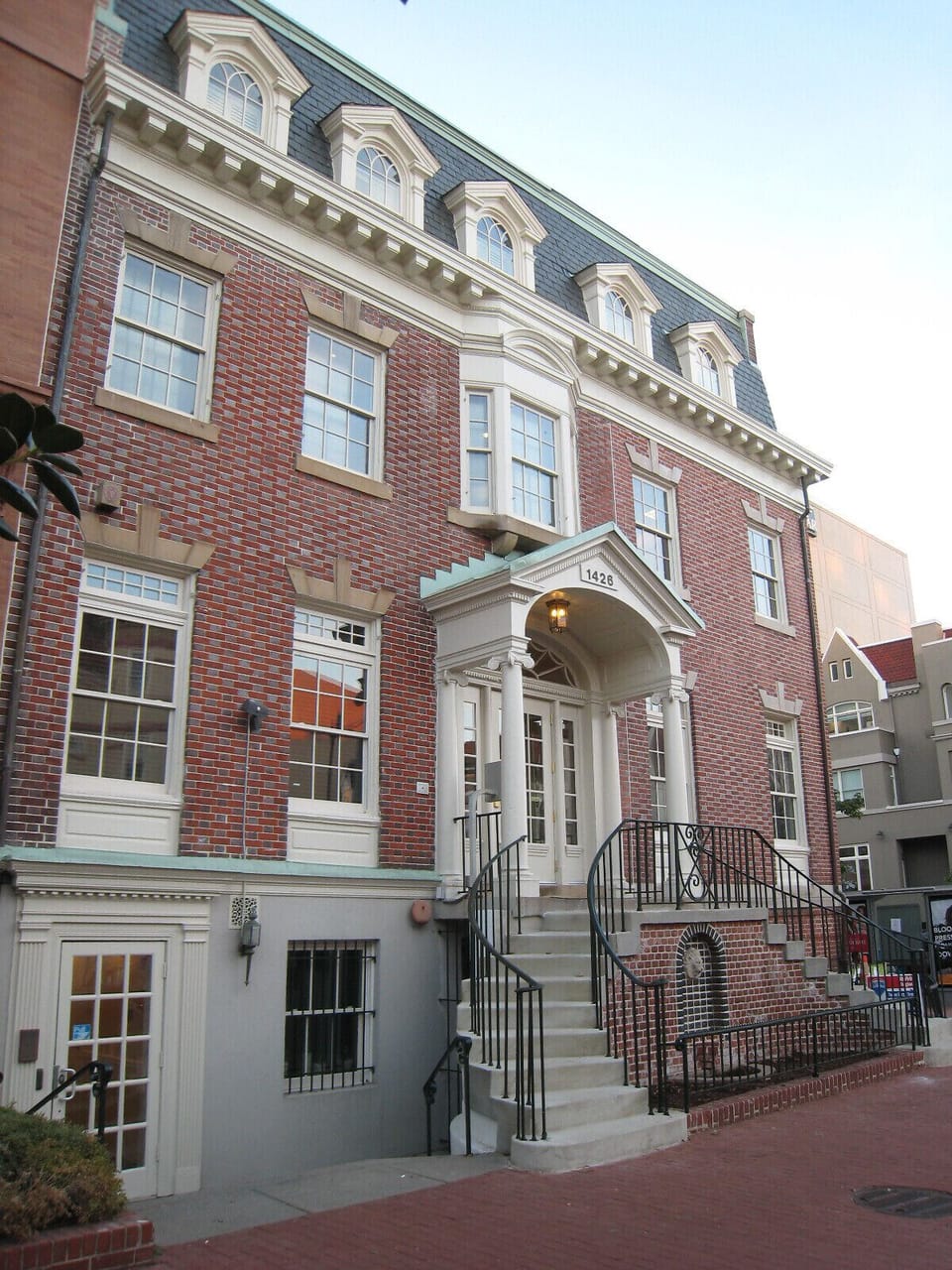 facade - a street view