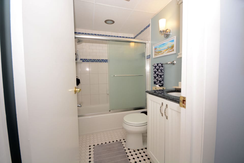 Master-Bathroom