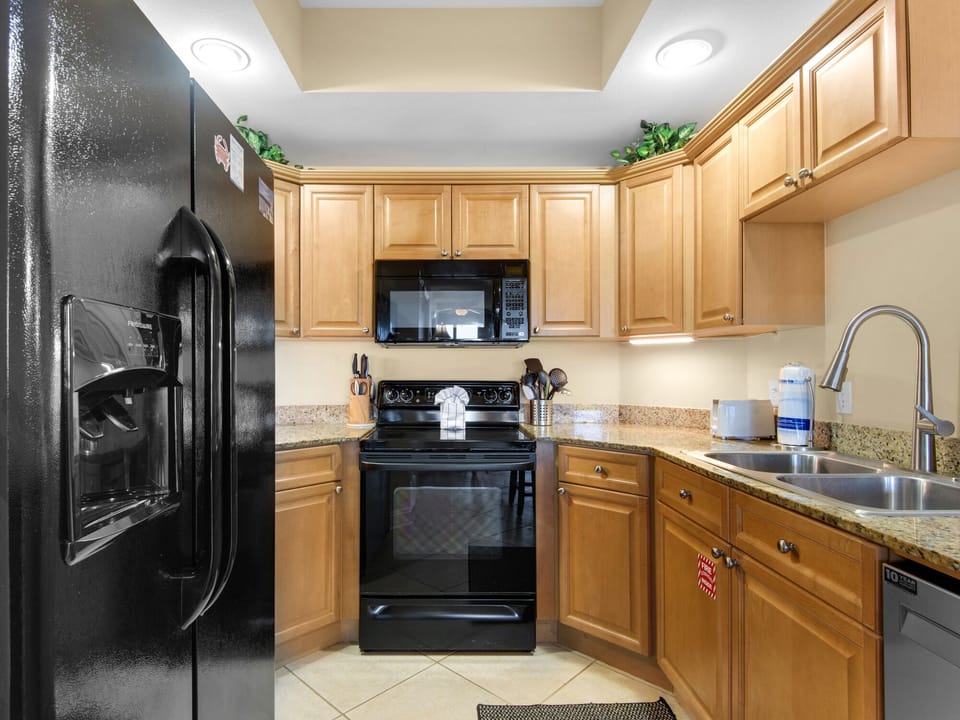 Fully Stocked Kitchen