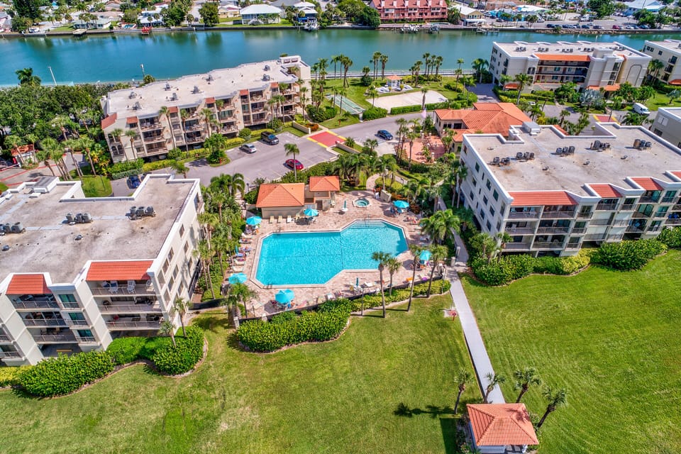 Building 9 next to pool and walkway to beach