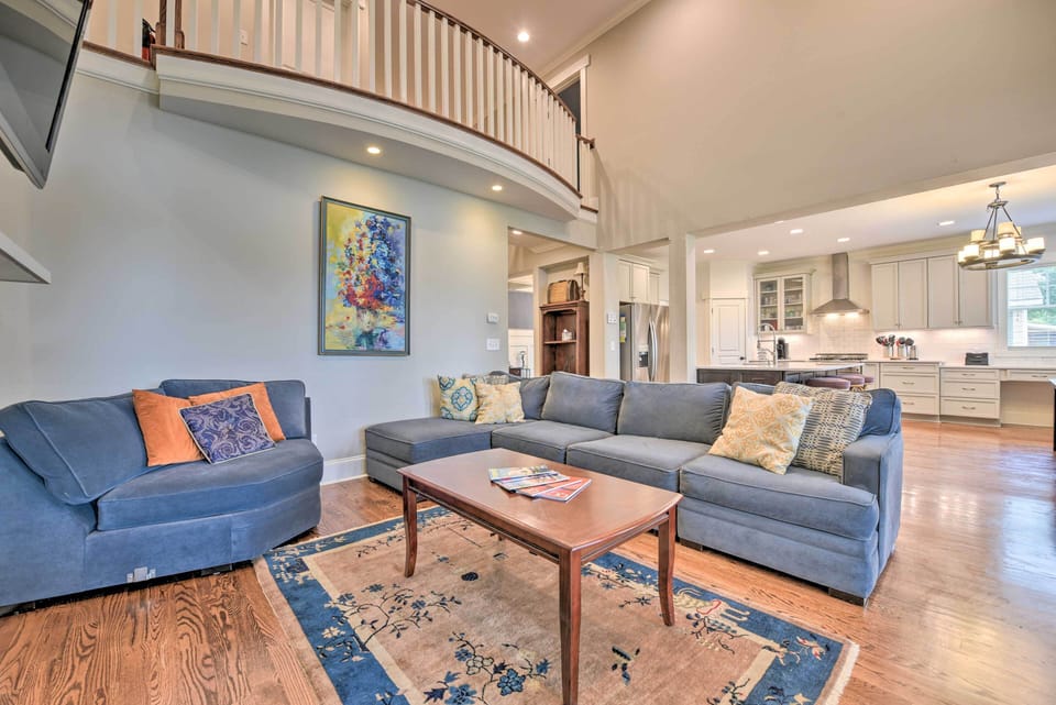 Living Room | Main Floor | Smart TV