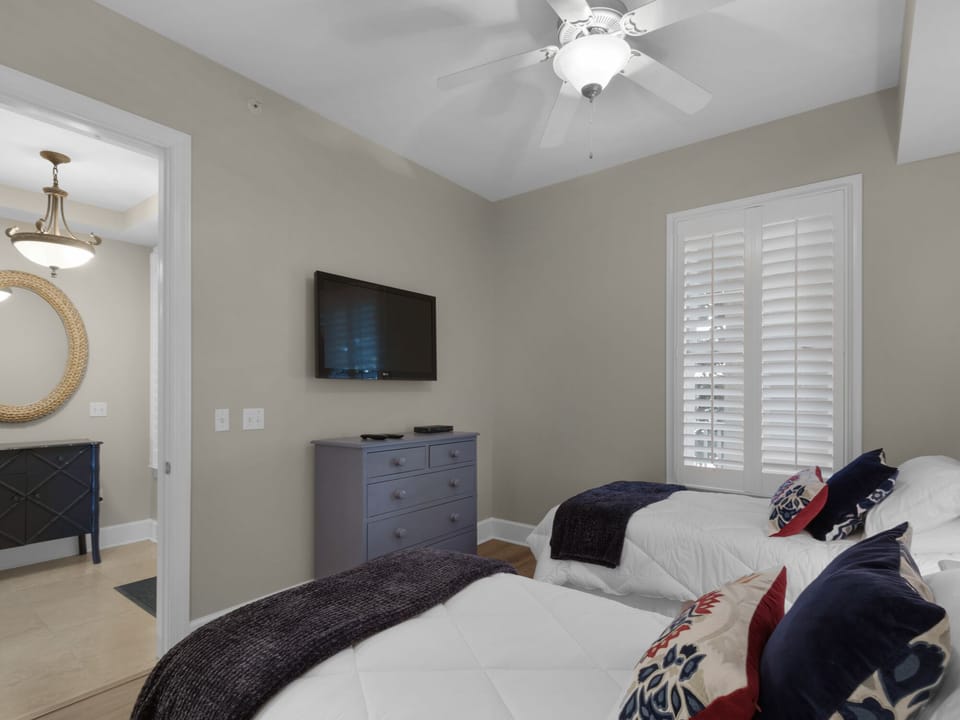 Twin guest room TV