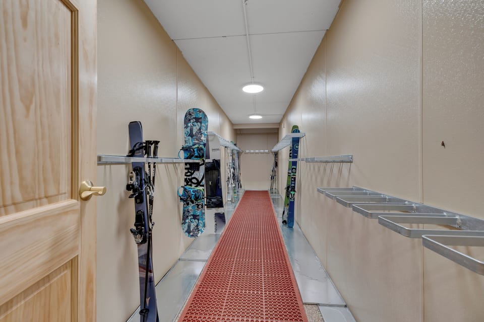 Trails End Ski Locker