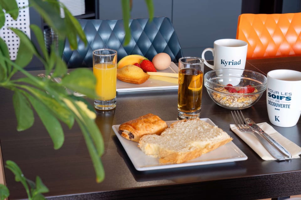Daily buffet breakfast for a fee