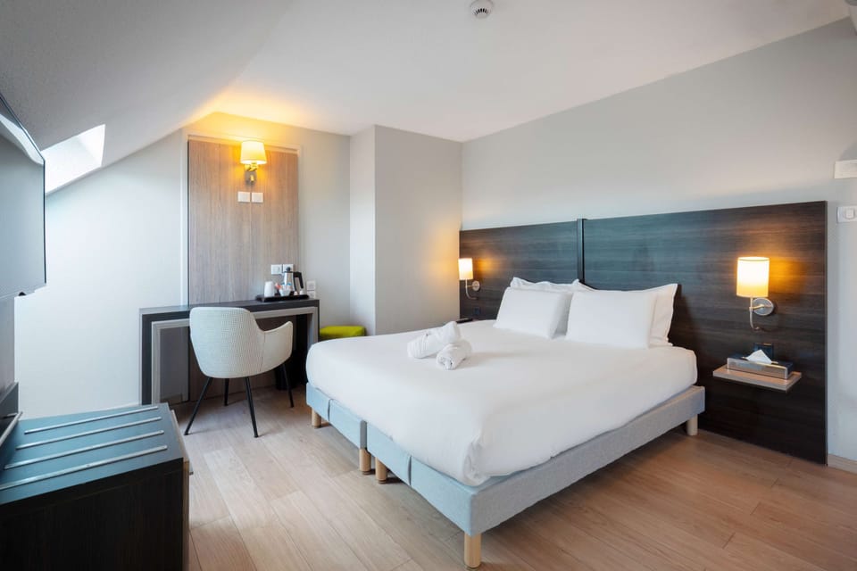 Room, Multiple Beds | Desk, soundproofing, free WiFi, bed sheets