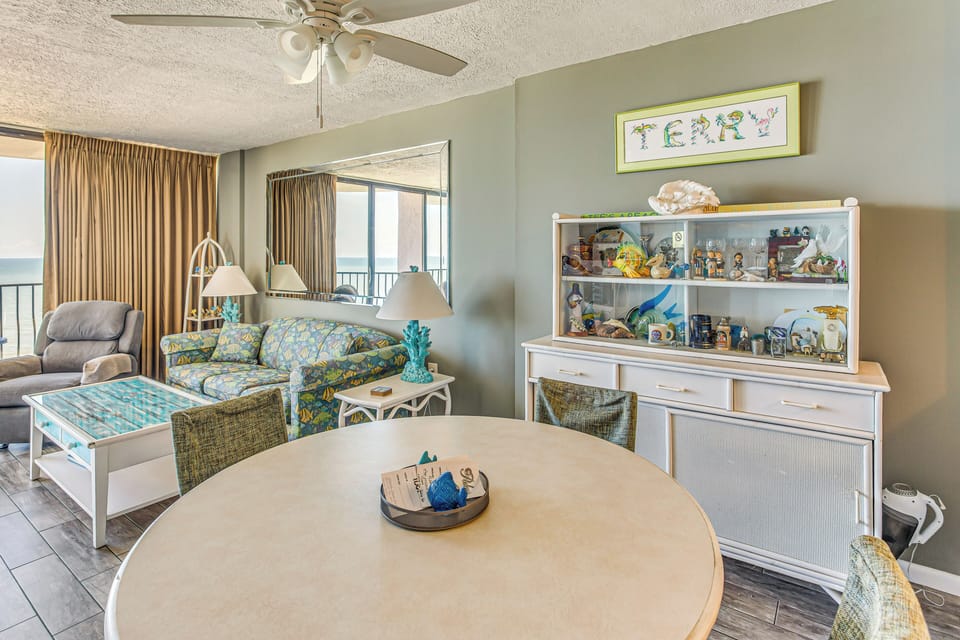 Dining Area | Dishware & Flatware Provided