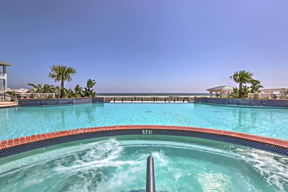 Community Pool & Hot Tub