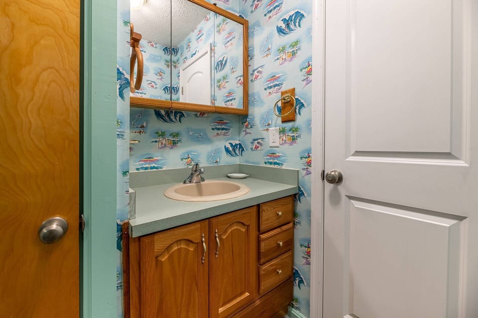 Upper Level En Suite