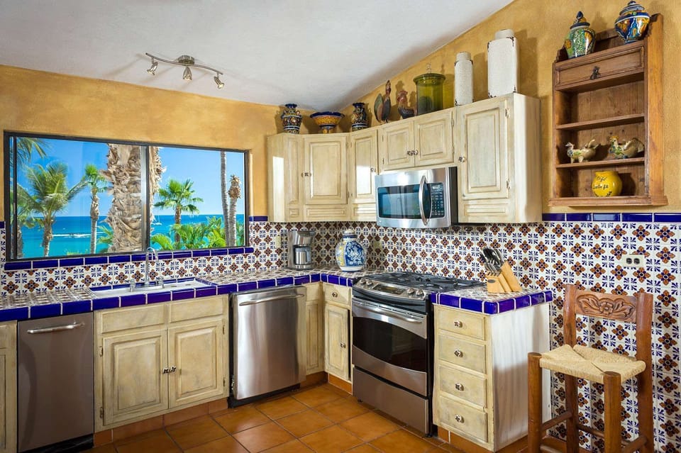 Feel as if you're in your own home in the cozy kitchen of Villa Pacifica-Palmilla